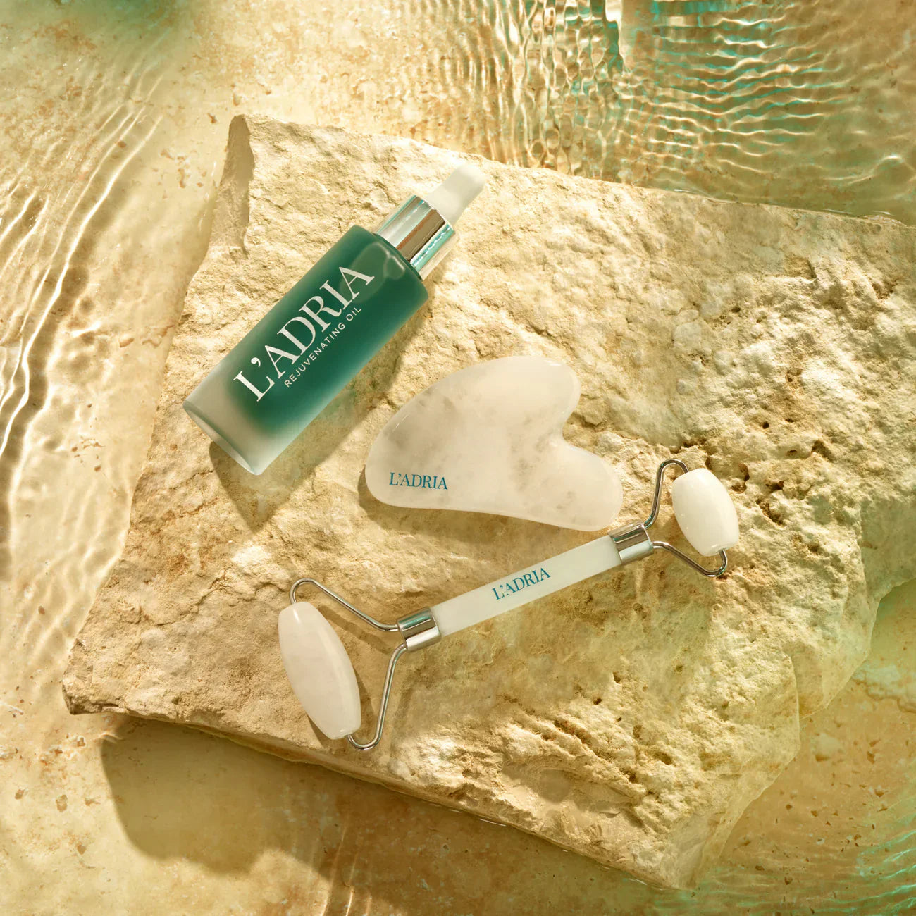 Gua Sha камен и ролер: Источен ритуал за блескава и затегната кожа